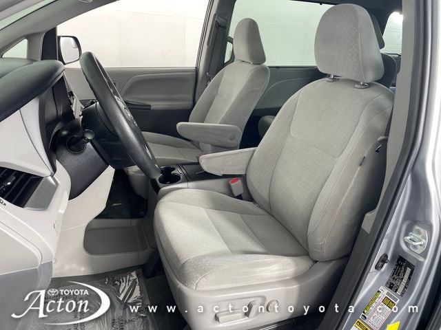 2017 Toyota Sienna LE 7 Passenger