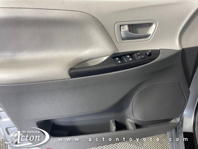 2017 Toyota Sienna LE 7 Passenger
