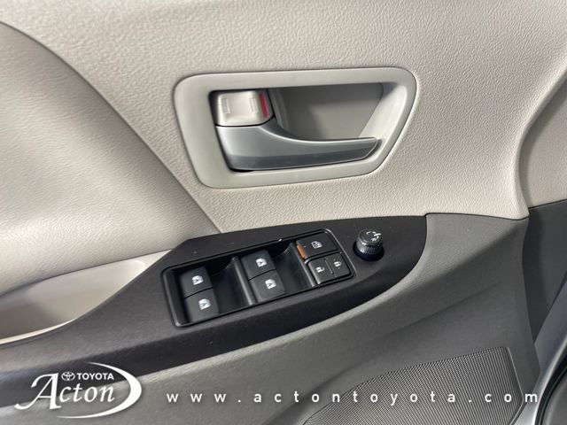 2017 Toyota Sienna LE 7 Passenger