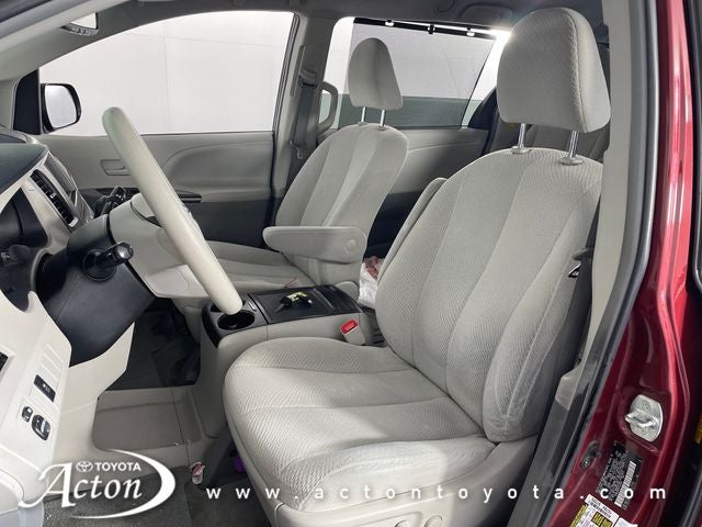 2014 Toyota SIENNA LE 3.5L LE 8 Passenger