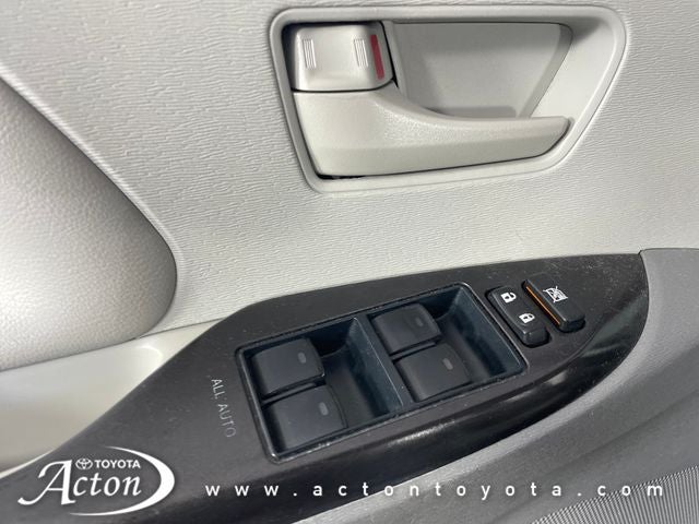 2014 Toyota SIENNA LE 3.5L LE 8 Passenger