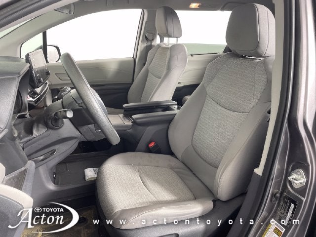 2022 Toyota Sienna LE 8 Passenger