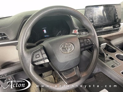 2022 Toyota Sienna LE 8 Passenger