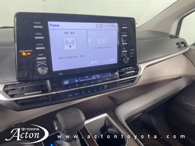 2022 Toyota Sienna LE 8 Passenger
