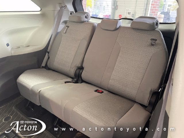 2022 Toyota Sienna LE 8 Passenger