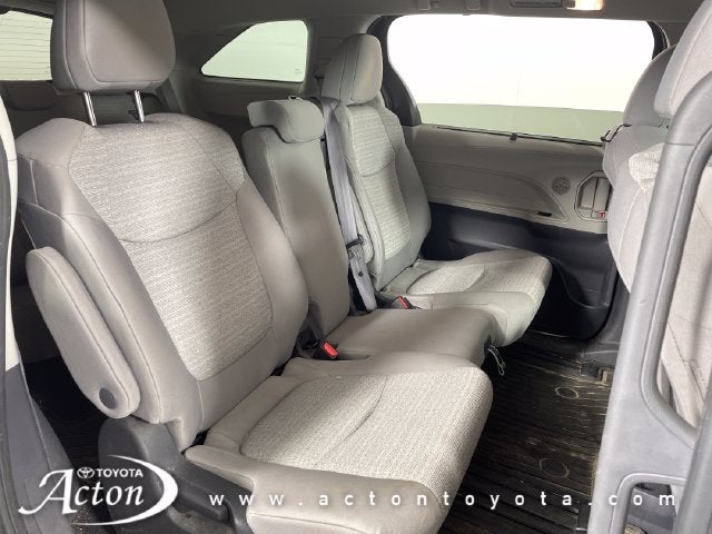 2022 Toyota Sienna LE 8 Passenger