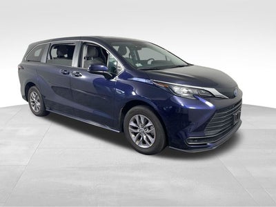 2024 Toyota Sienna LE 8 Passenger