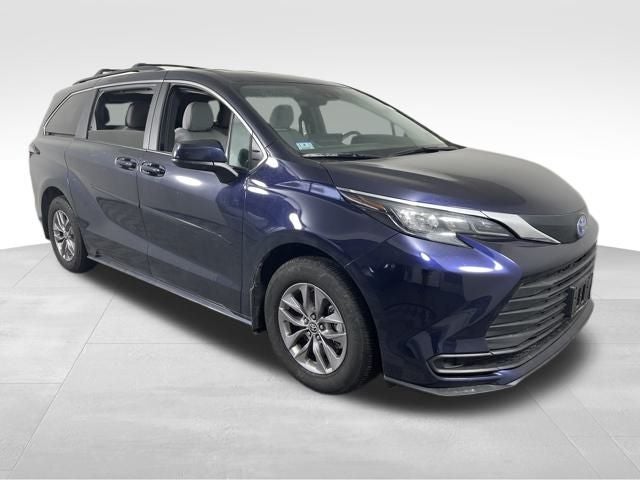 2025 Toyota Sienna LE 8 Passenger