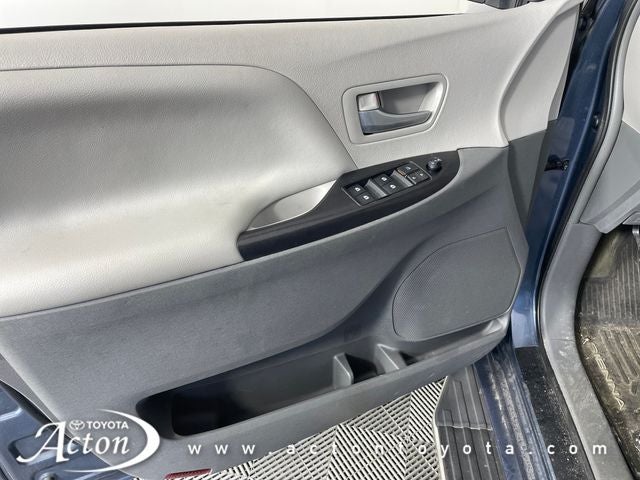 2017 Toyota Sienna LE 8 Passenger