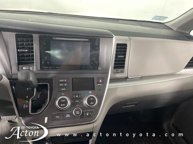 2017 Toyota Sienna LE 8 Passenger