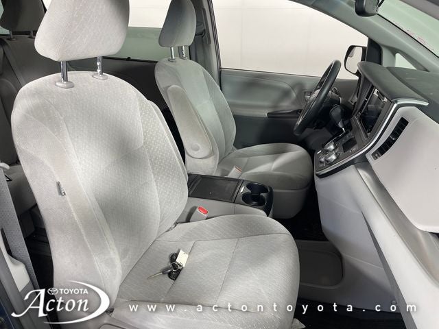 2017 Toyota Sienna LE 8 Passenger