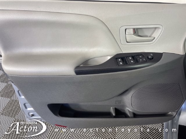 2017 Toyota Sienna L 7 Passenger