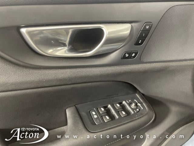 2024 Volvo S60 B5 Plus Dark Theme