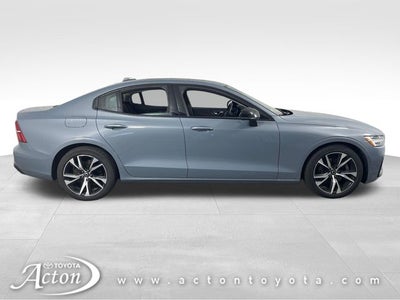 2024 Volvo S60 B5 Plus Dark Theme