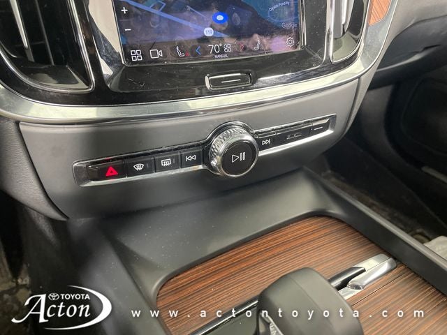 2024 Volvo S60 B5 Plus Dark Theme