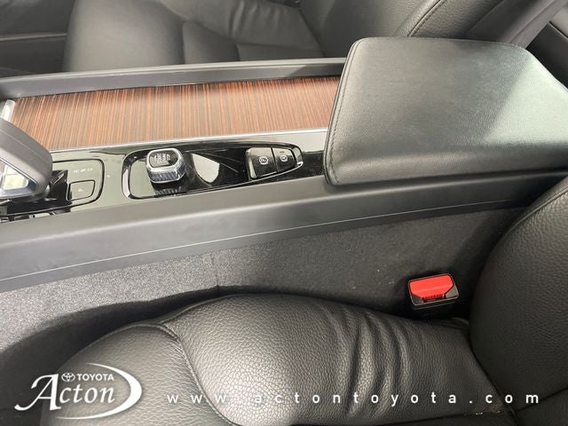 2024 Volvo S60 B5 Plus Dark Theme
