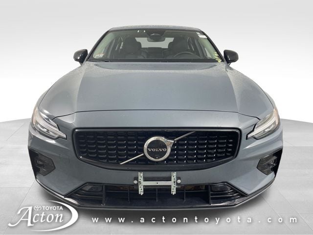 2024 Volvo S60 B5 Plus Dark Theme
