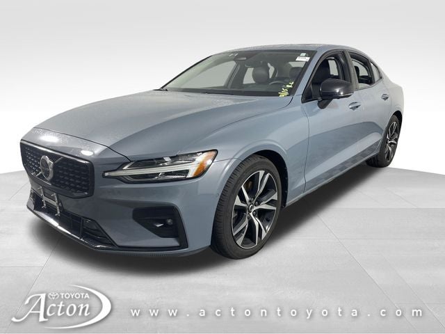 2024 Volvo S60 B5 Plus Dark Theme
