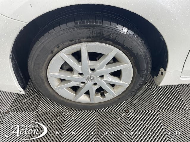 2014 Toyota PRIUS v Three