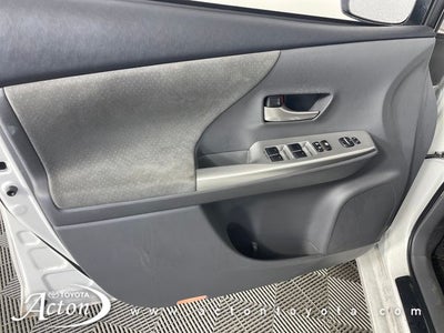 2014 Toyota PRIUS v Three