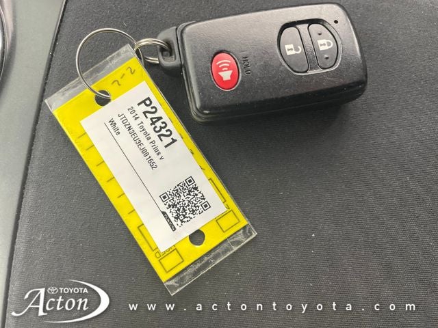 2014 Toyota PRIUS v Three
