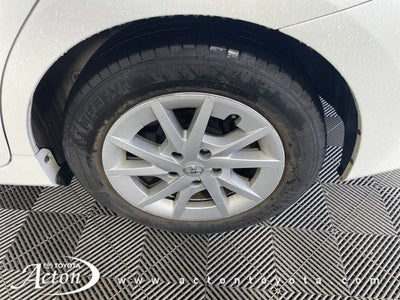 2014 Toyota PRIUS v Three