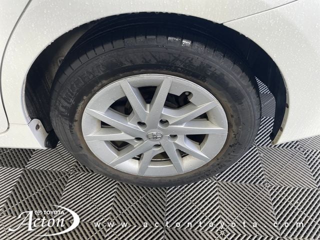2014 Toyota PRIUS v Three