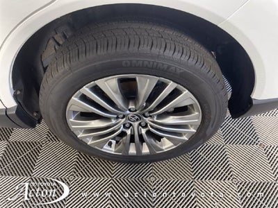 2023 Toyota Venza XLE