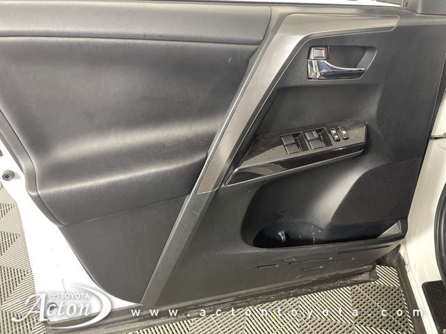 2017 Toyota RAV4 SE
