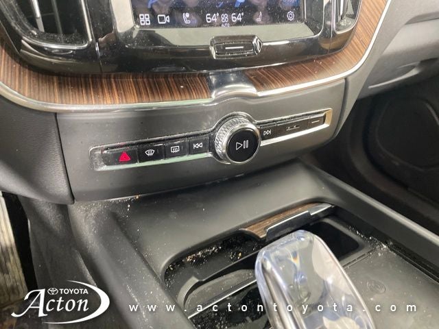 2022 Volvo XC60 B5 Inscription