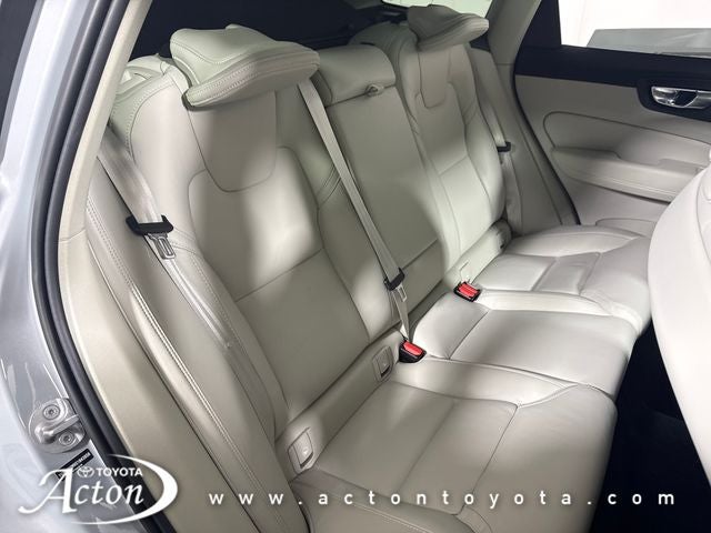 2025 Volvo XC60 B5 Ultra