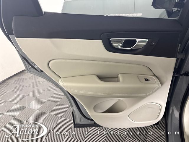2025 Volvo XC60 B5 Ultra