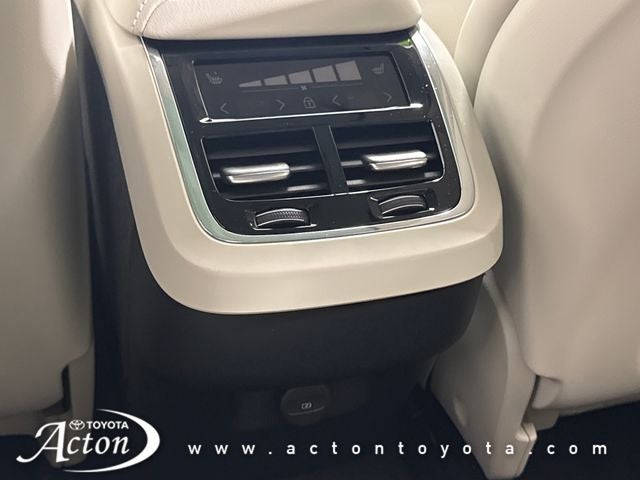2025 Volvo XC60 B5 Ultra
