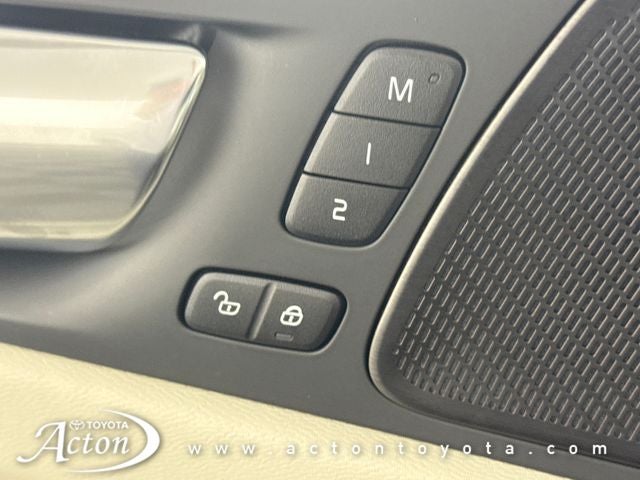 2025 Volvo XC60 B5 Ultra