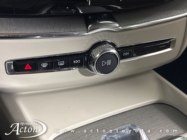 2025 Volvo XC60 B5 Ultra